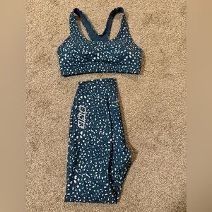 Lorna Jane Blue Patterned Sports Bra and Leggings Set